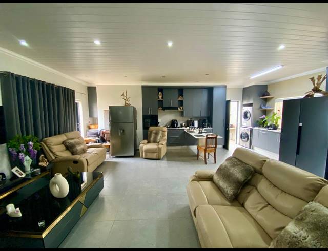 2 BEDROOM RETIREMENT UNIT TO LET IN DANA BAY